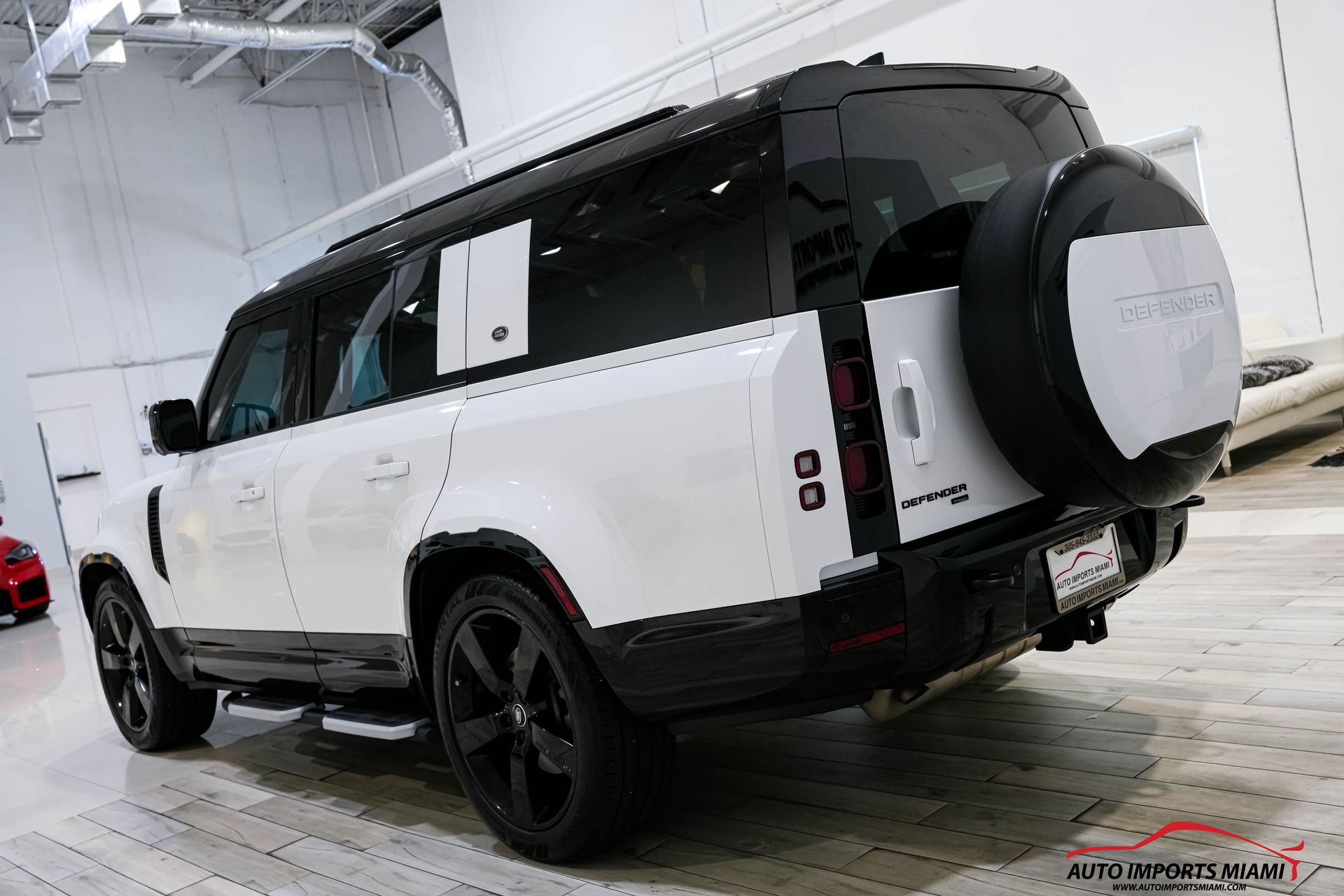 2023 Land Rover Defender 130 X-Dynamic SE photo 13