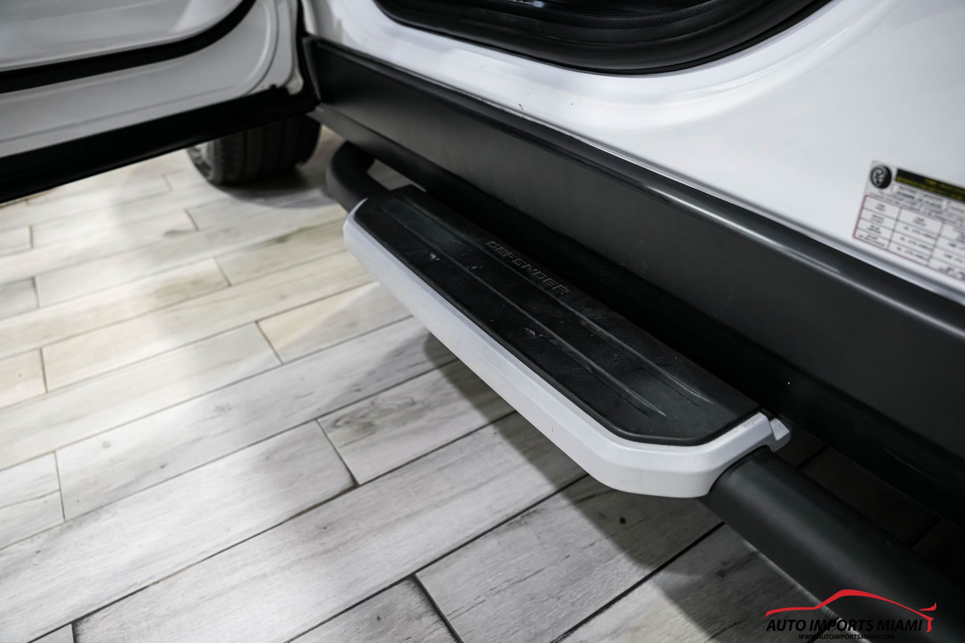 2023 Land Rover Defender 130 X-Dynamic SE photo 14