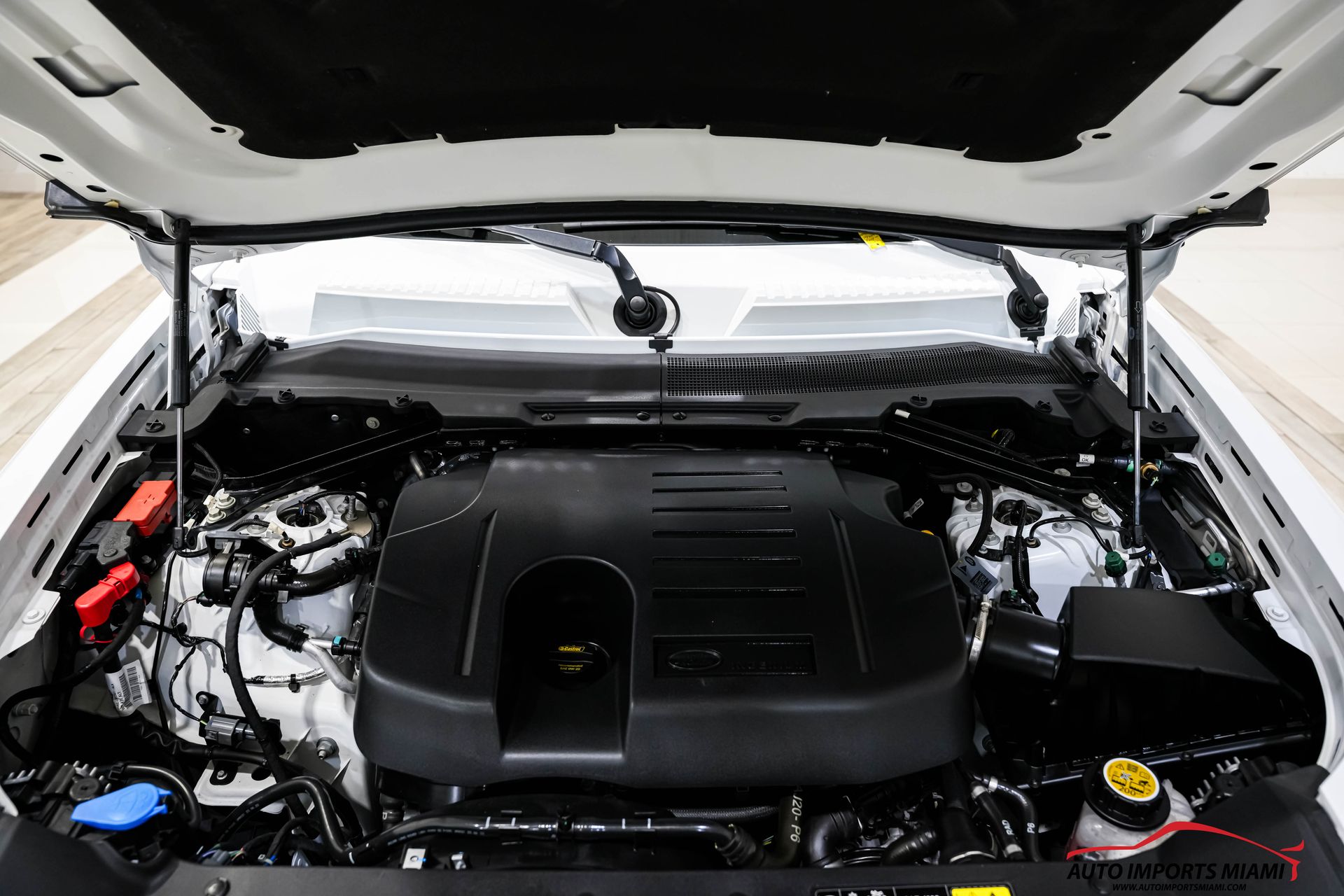 2023 Land Rover Defender 130 X-Dynamic SE photo 28