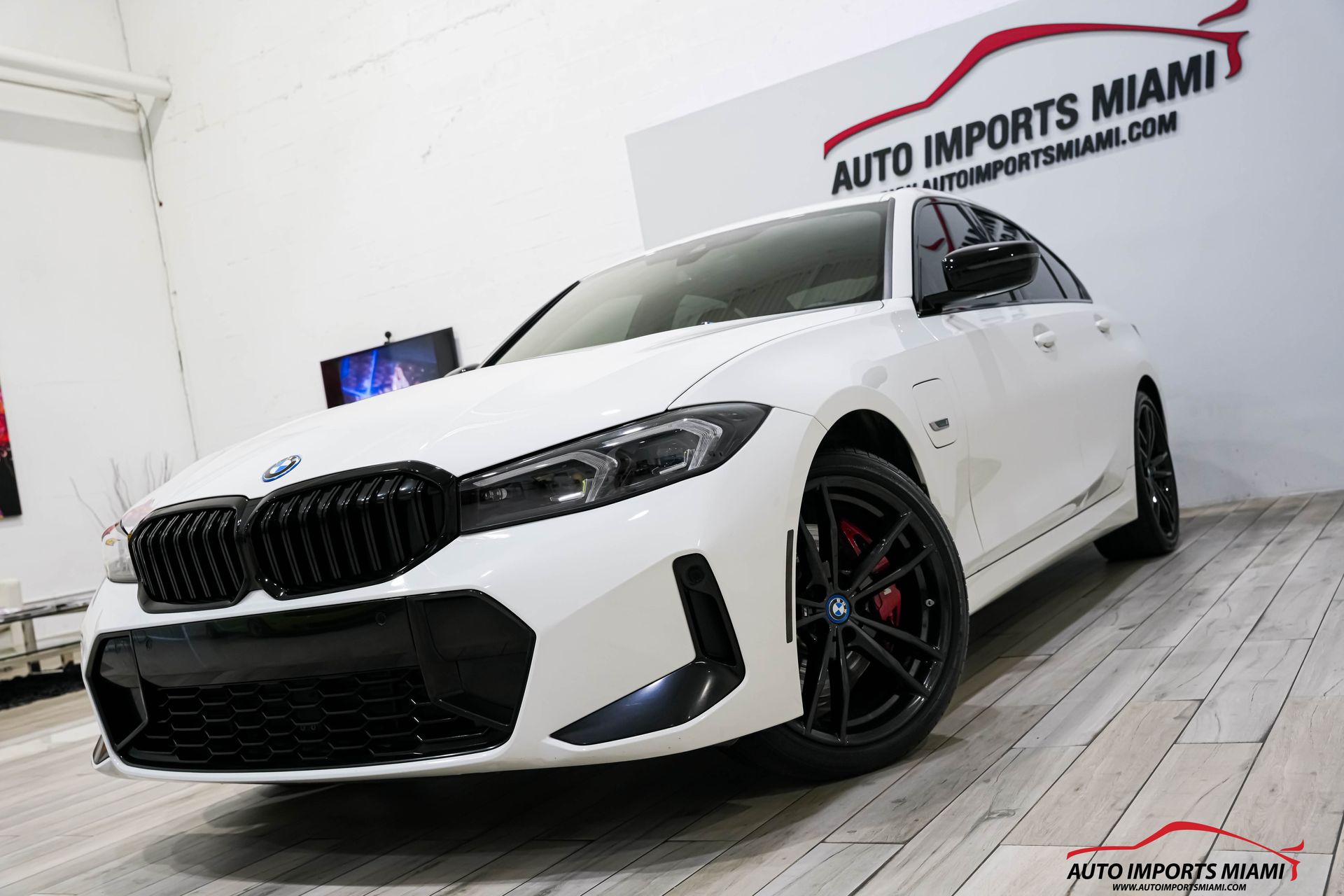 2023 Bmw 330e photo 2